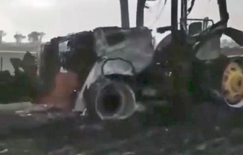 Трактор сгорел на пшеничном поле на Ставрополье. Видео